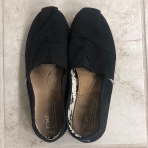 Black Canvas Toms
